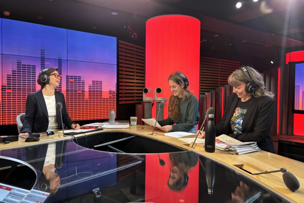 Valérie Hauert, Aude Raimondi et Valérie Droux rigolent entre deux séquences