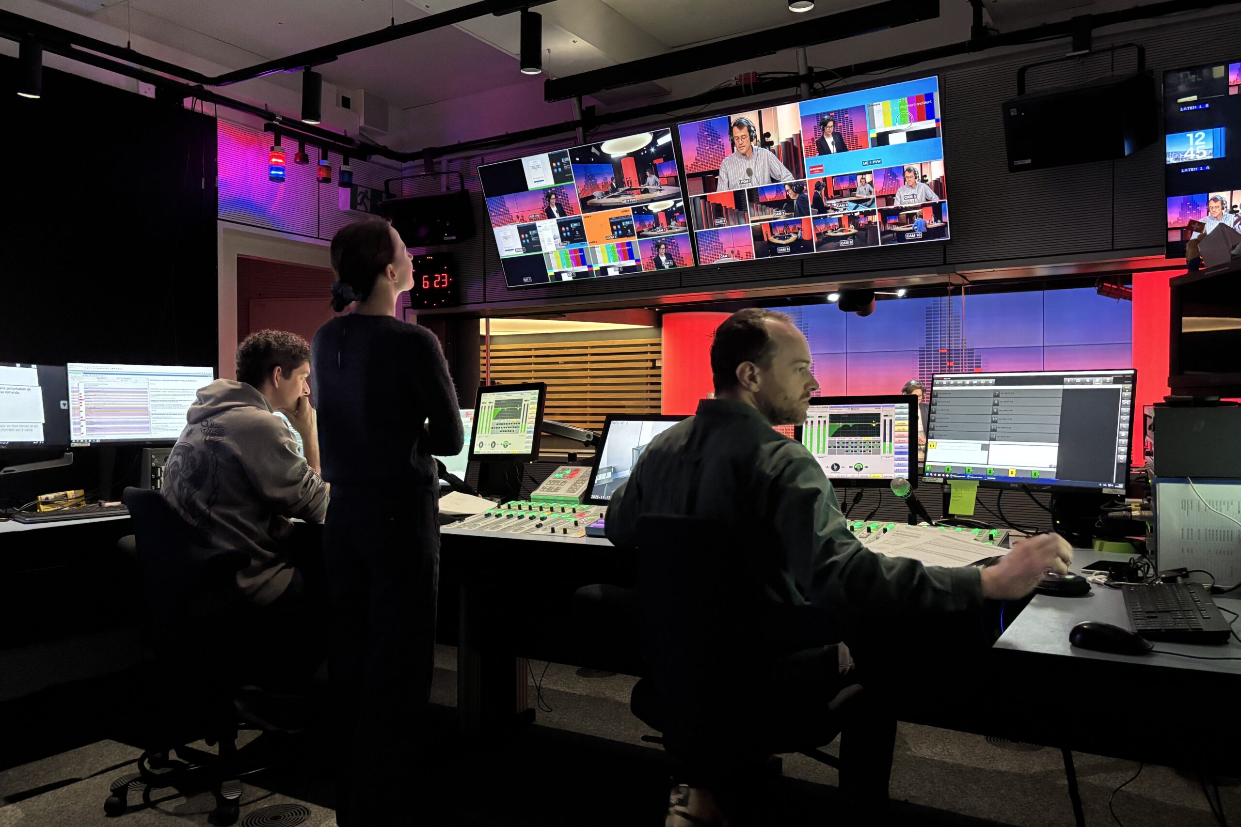 La régie de la RTS surveille le bon déroulement de La Matinale.